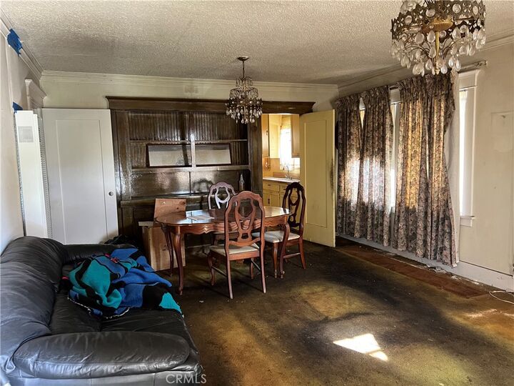 Property Photo:  333 E 61st  CA 90003 