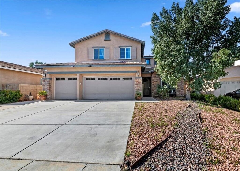 Property Photo:  335 Pinnacle  CA 92570 