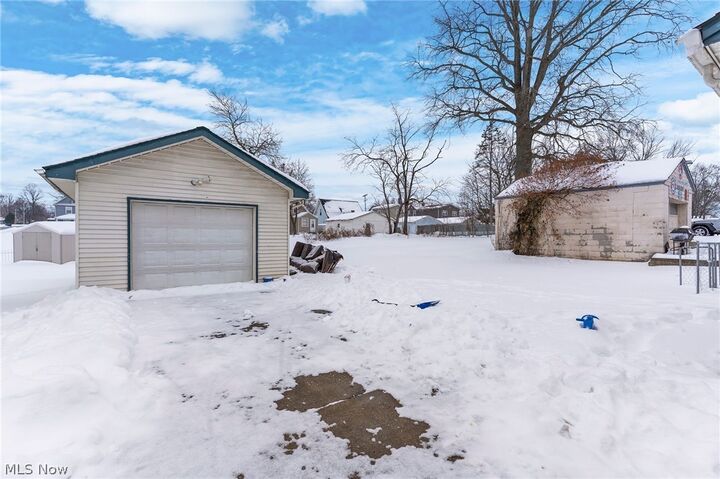 Property Photo:  464 Elm Street  OH 44471 