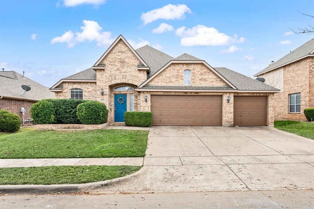 Property Photo:  833 Hemlock Trail  TX 76131 