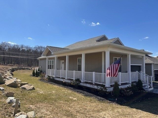 Property Photo:  61 Spring Hill Dr 61  MA 01569 