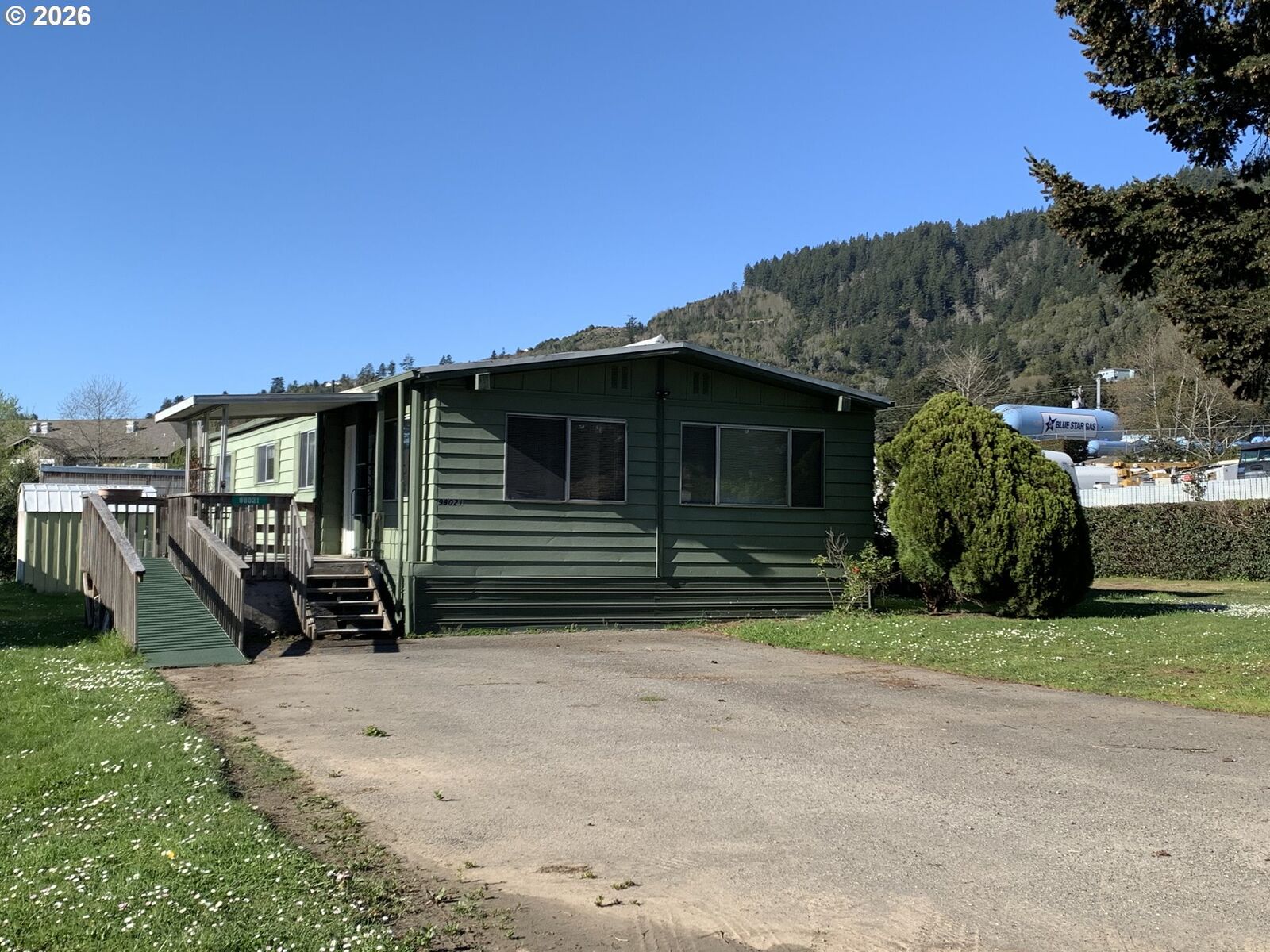 Property Photo: 98021 Gerlach Ln OR 97415