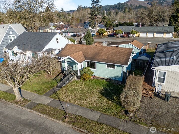 Property Photo:  438  Front Avenue  WA 98611 