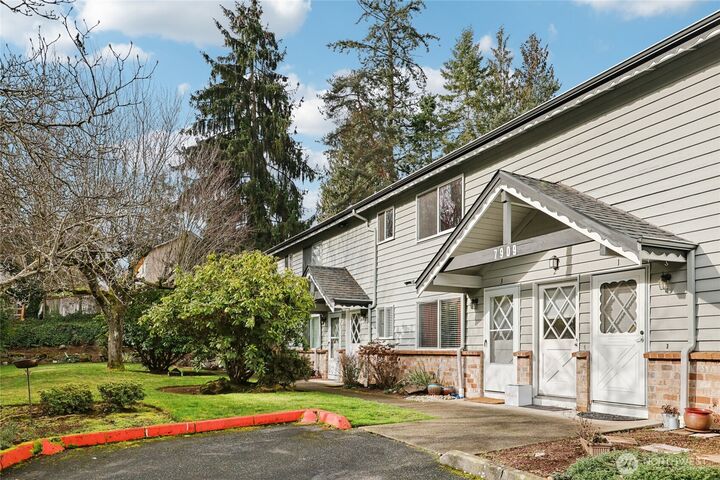 Property Photo:  7909  218th Street SW 4  WA 98026 