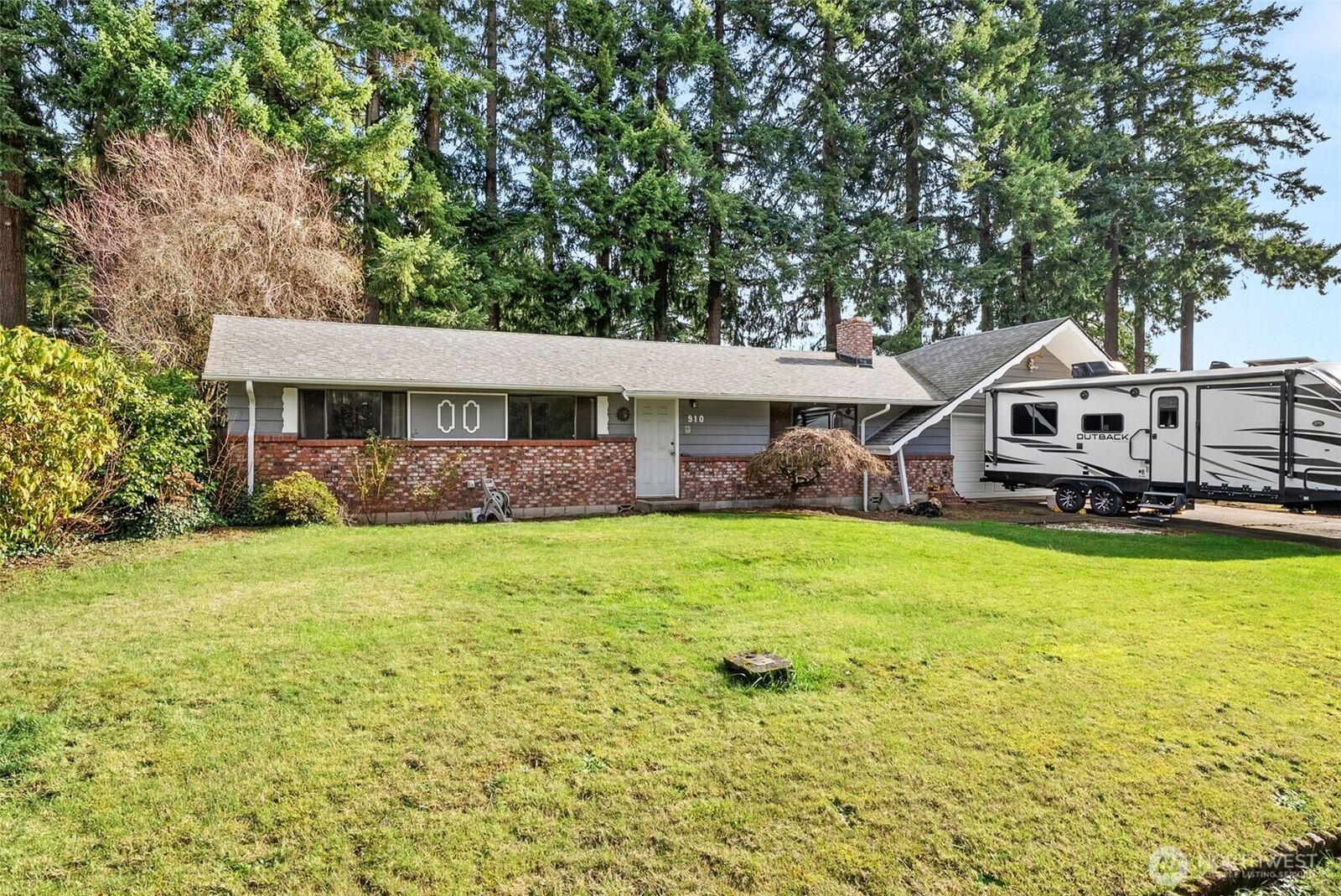 Property Photo:  910  Wildwood Avenue NE  WA 98532 