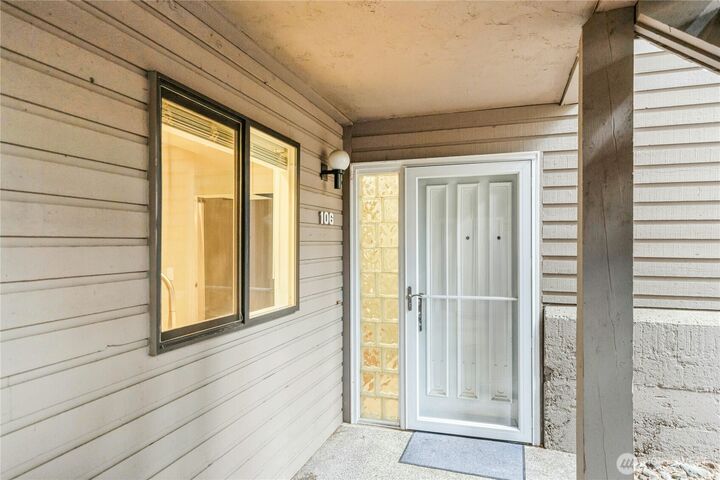 Property Photo:  13611  8th 106  WA 98005 