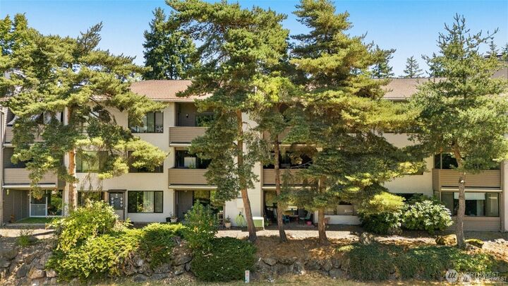 Property Photo:  13611 NE 8th Street 106  WA 98005 