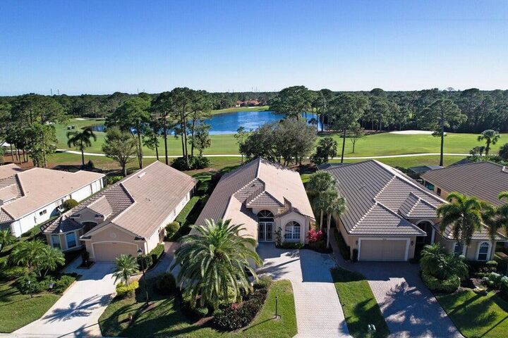 Property Photo: 9313 Avenel Lane FL 34986