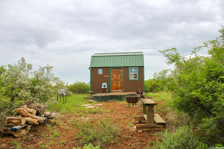 Property Photo: 464 Cr354 TX 78011