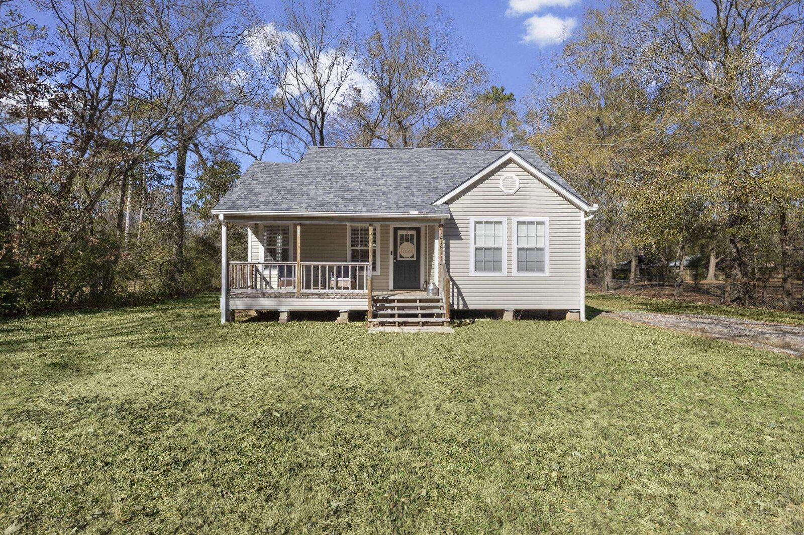 Property Photo: 410 Hillcrest TX 77657