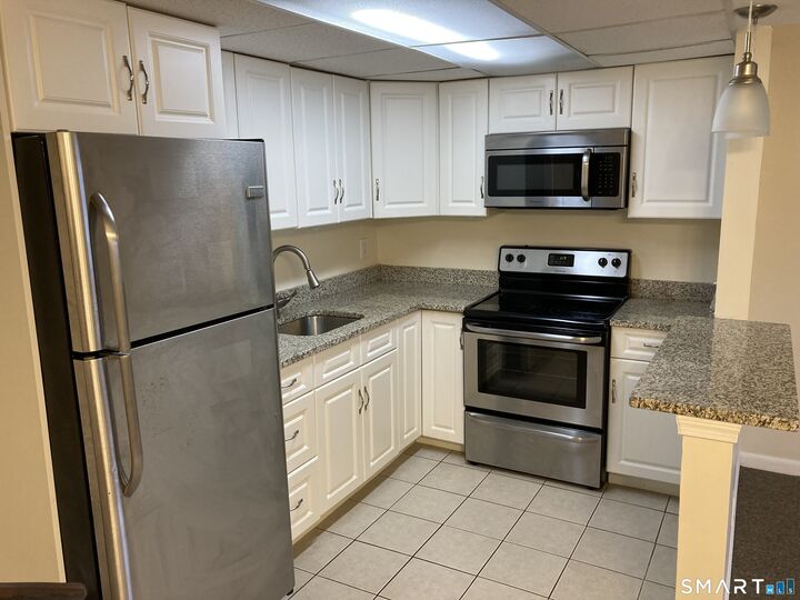 Property Photo:  330 Short Beach Road Apt G10  CT 06512 