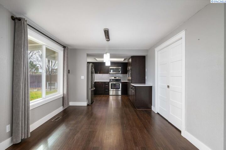 Property Photo:  426 N Louisiana St  WA 99336 