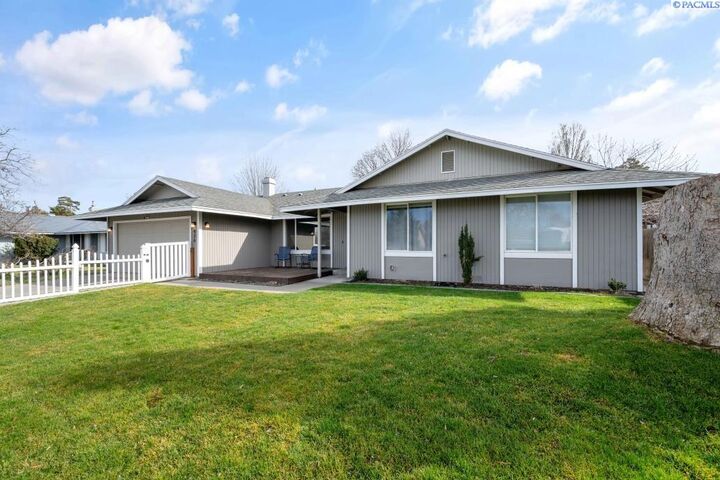 Property Photo: 426 N Louisiana St WA 99336
