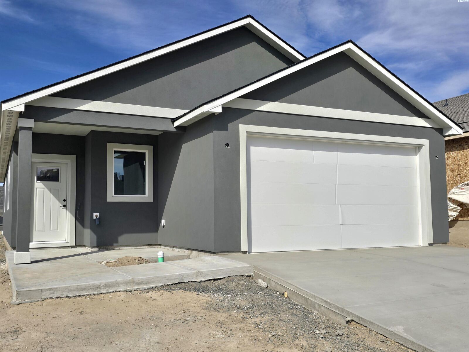 Property Photo: 3654 Nuthatch St WA 99352