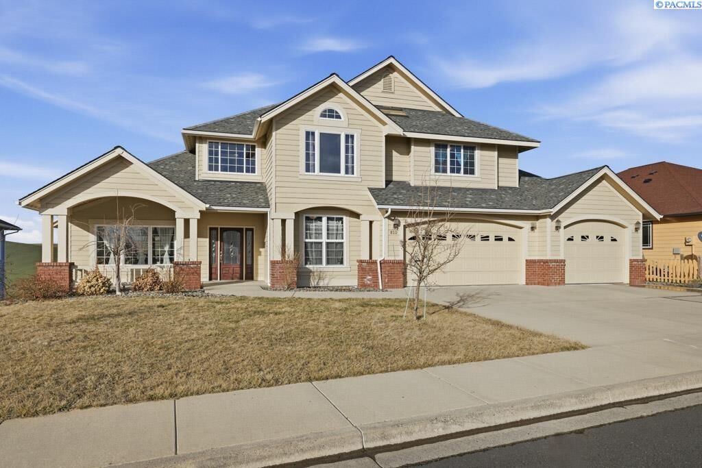 Property Photo:  820 NW Palouse View Ct  WA 99163 