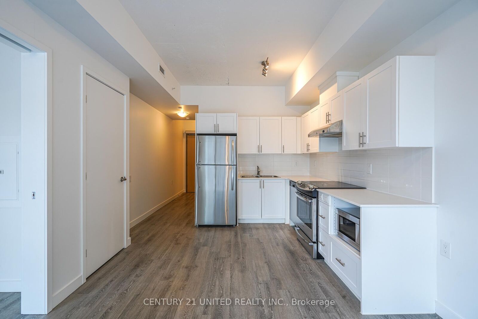 Property Photo: 100 Bond Street E 204 ON L1G 0B7