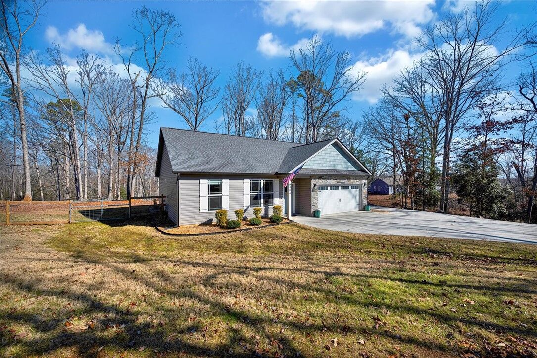 Property Photo:  306 Ross Street  SC 29673 