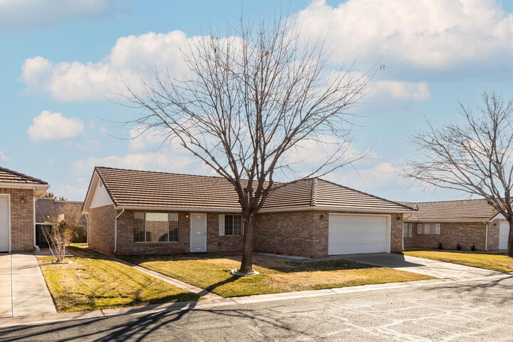 Property Photo:  1090 E 700 S #20  UT 84790 