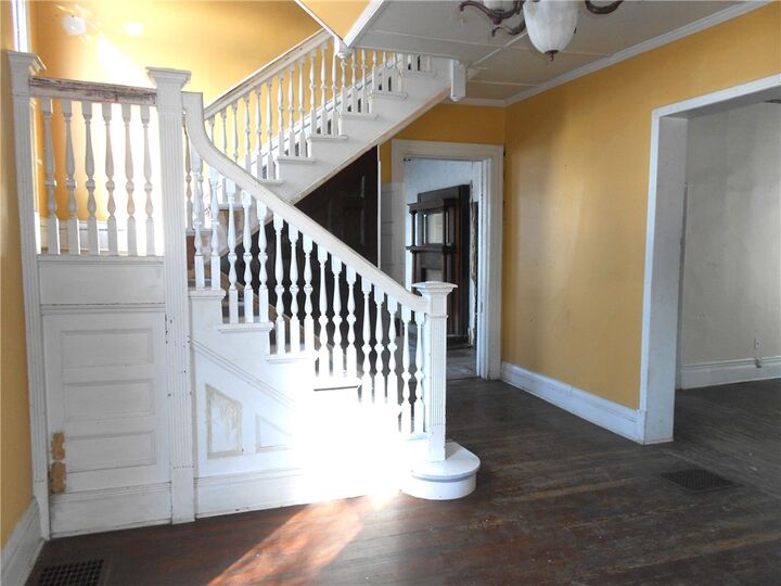 Property Photo:  601 Locust Pl  PA 15143 