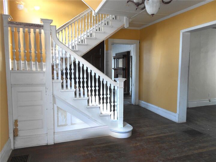 Property Photo:  601 Locust Pl  PA 15143 