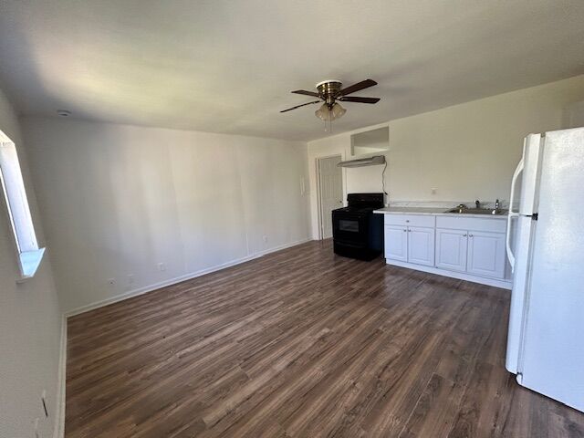 Property Photo: 211 W Washington Street 4 TX 78155