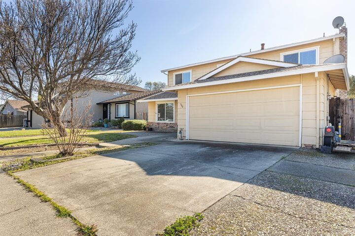 Property Photo: 380 Claridge Court CA 95687