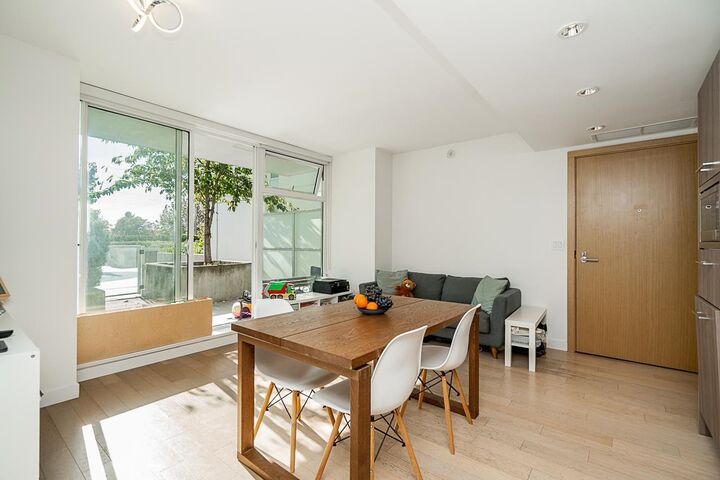 Property Photo: 4638 Gladstone Street 301 BC V5N 0G5