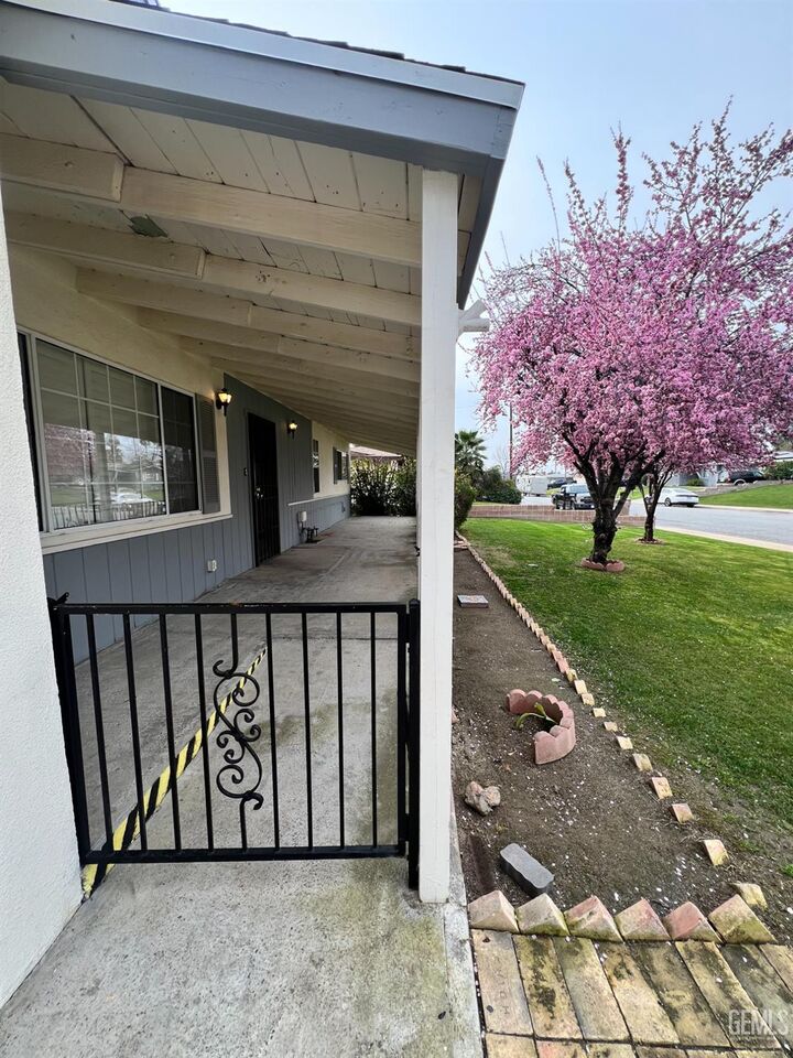 Property Photo: 2907 Driller Avenue CA 93306