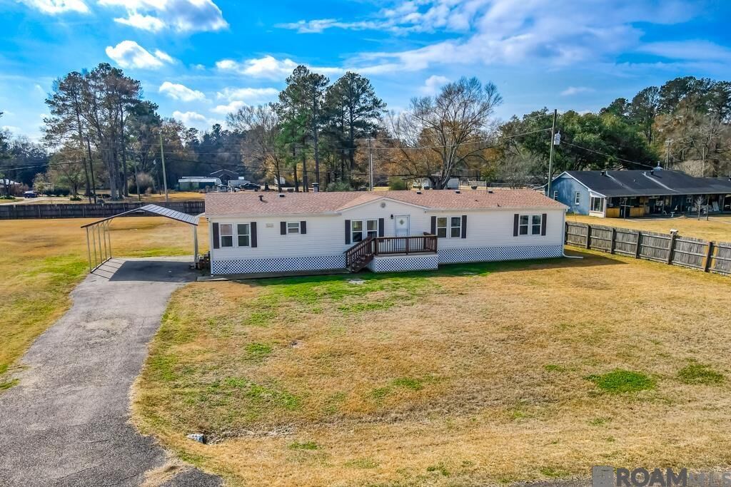 Property Photo:  9958 Little John Ave  LA 70706 