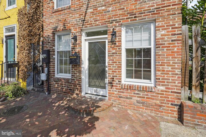 Property Photo:  101 N West Street  VA 22314 