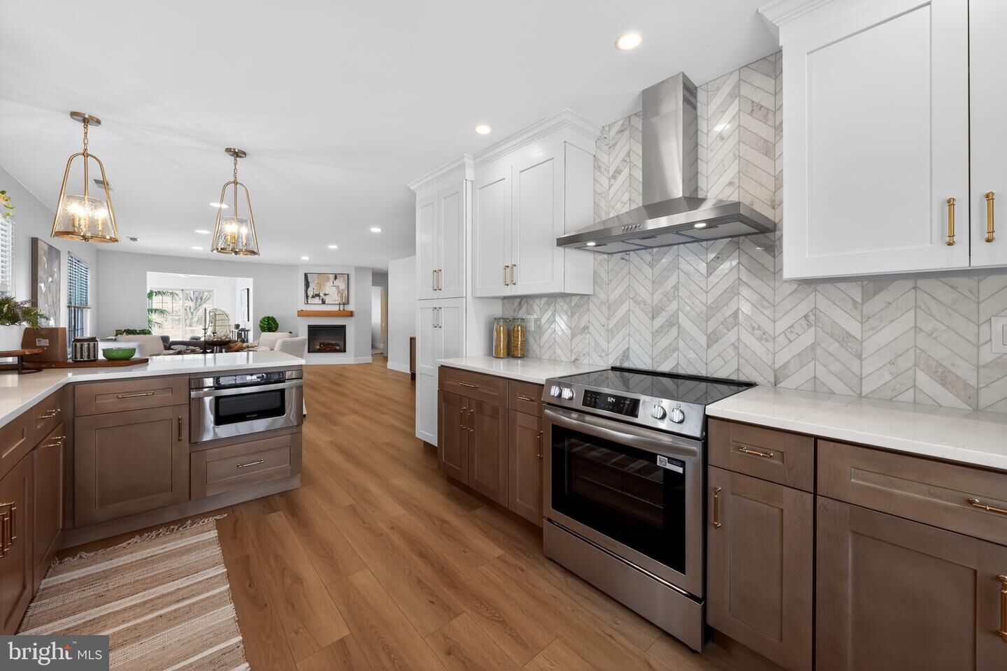 Property Photo:  9 Avandale Court  NJ 08054 