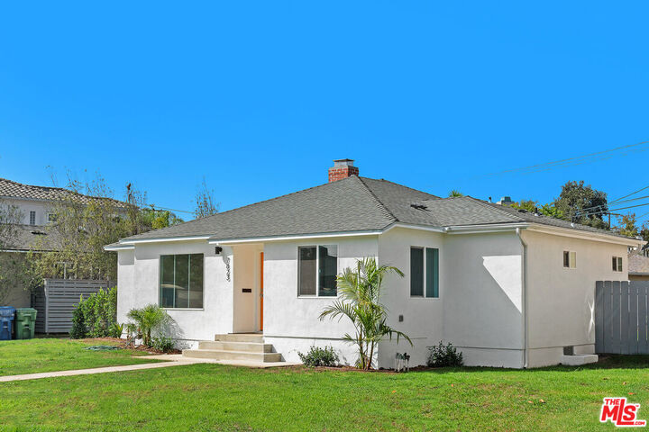Property Photo:  7823 Kenyon Ave  CA 90045 