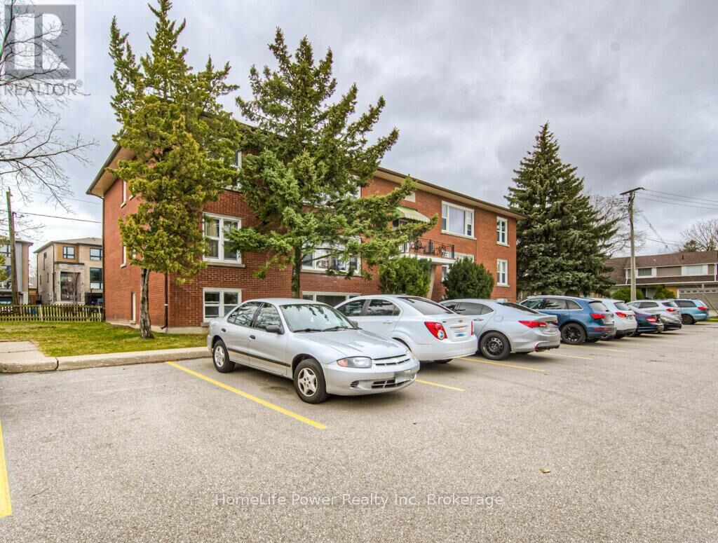 Property Photo: 15 Floral Crescent ON N2G 3B3