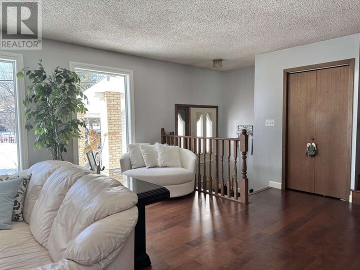 Property Photo:  110 Oakwood Rd  ON P9A 3V3 