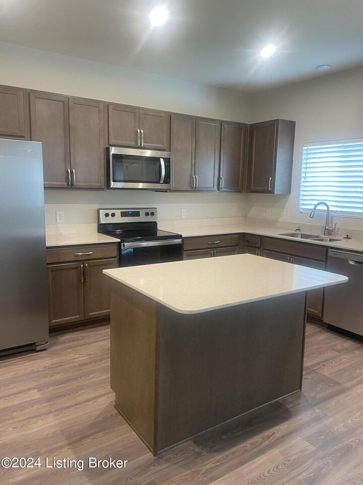 Property Photo:  804 Harland Ct  KY 40065 