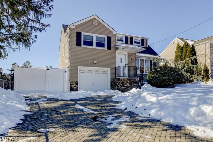 Property Photo:  3 Carter Pl  NJ 08859 