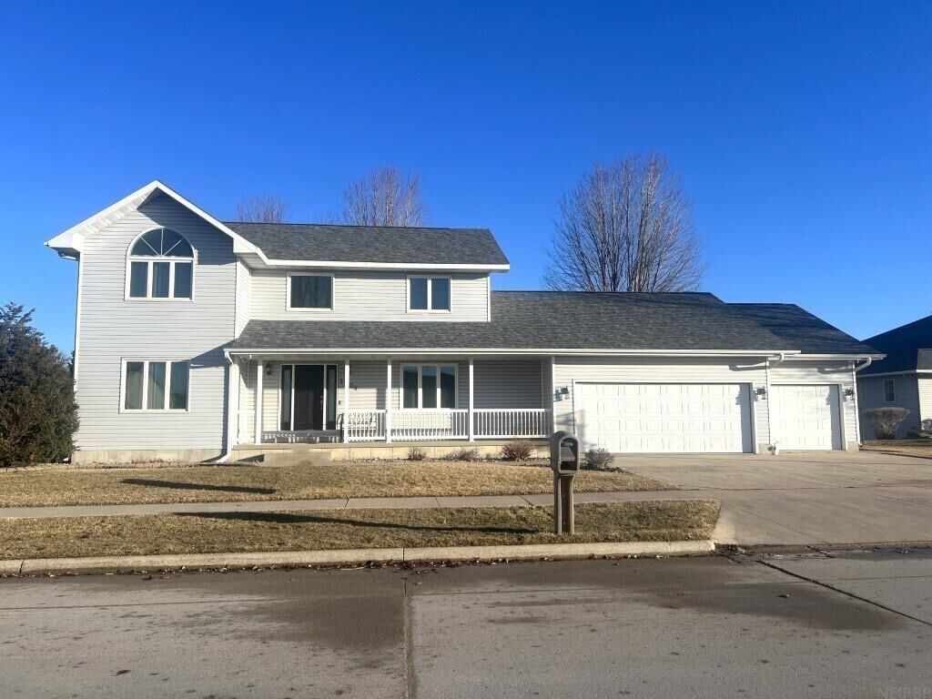 Property Photo:  1204 Ruby Ct  IA 50401 