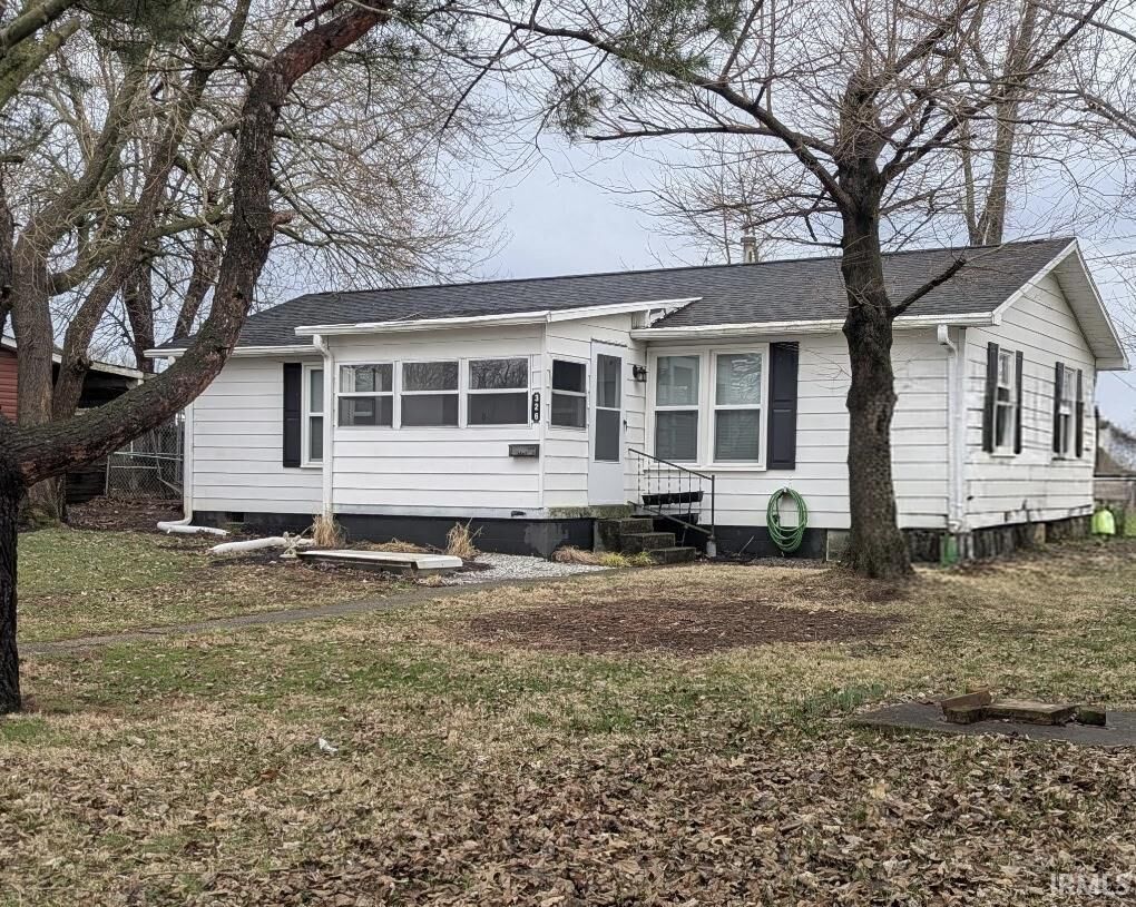 Property Photo:  326 W Vine Street  IN 47660 