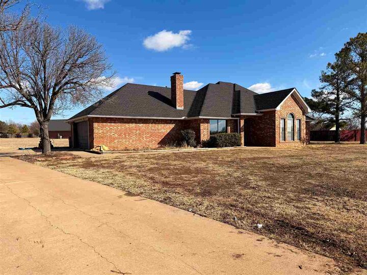 Property Photo: 11 NW Forest Place OK 73505