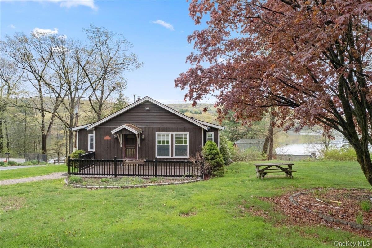 Property Photo:  4 Beachway Drive  NY 12531 