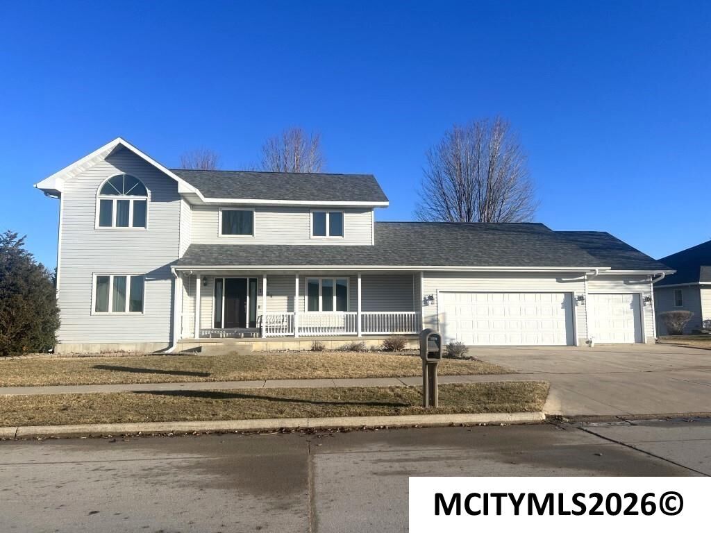 Property Photo:  1204 Ruby Ct  IA 50401 