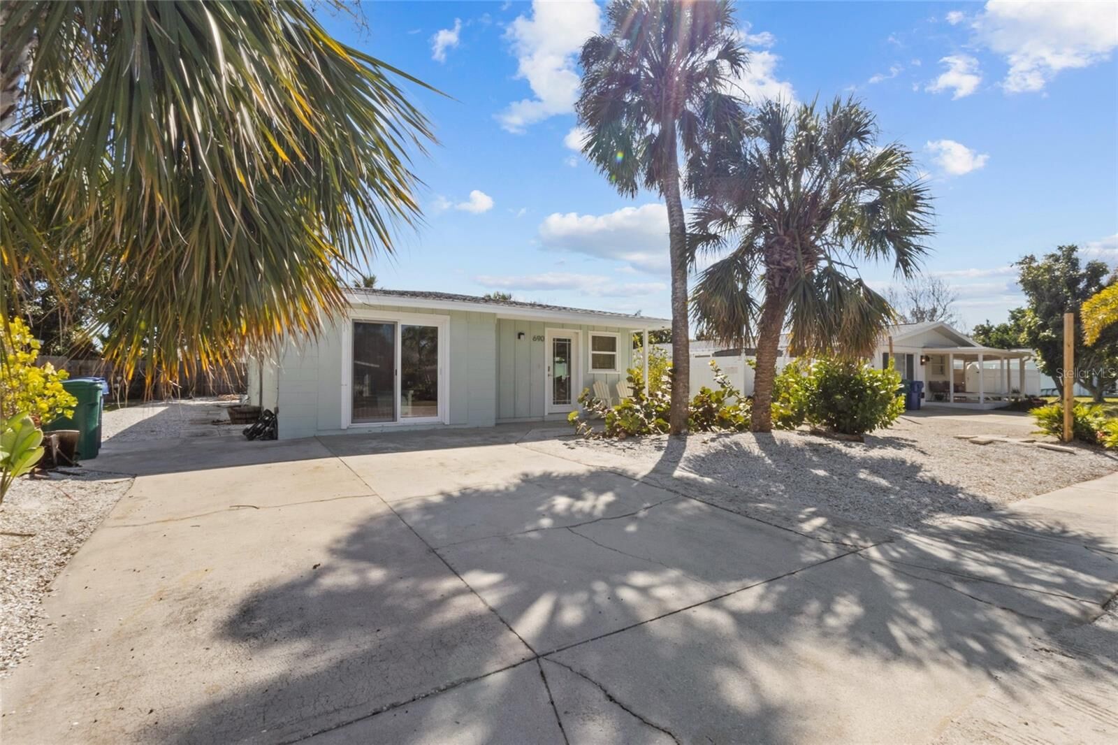 Property Photo:  690 Fox Street  FL 34228 