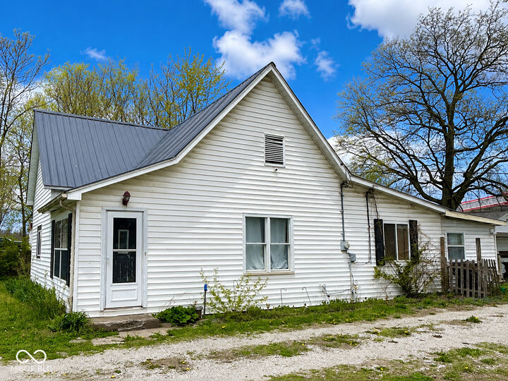 Property Photo:  3080 E Linn Avenue  IN 47805 