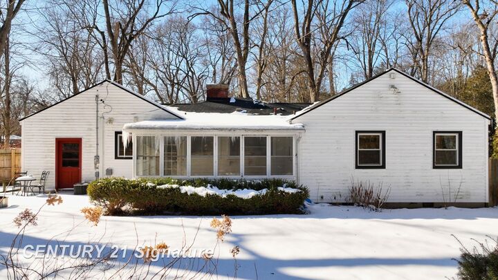 Property Photo:  4010 Oak Court  MI 48642 