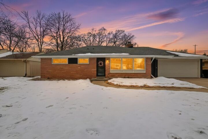 Property Photo: 8965 N Navajo Rd WI 53217