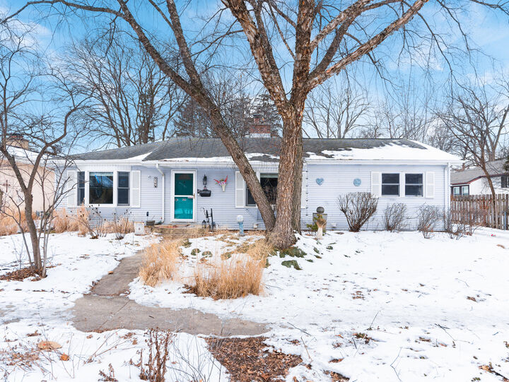 Property Photo:  510 S President Street  IL 60187 