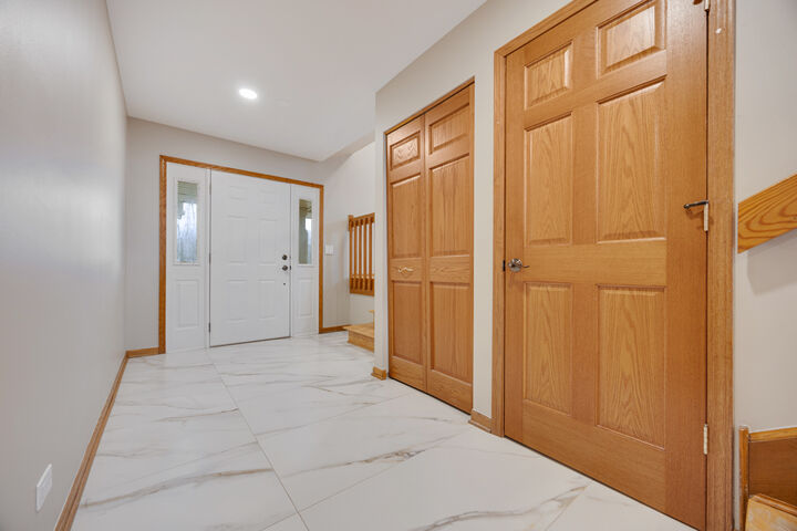 Property Photo:  45 Brookshire Court  IL 60502 