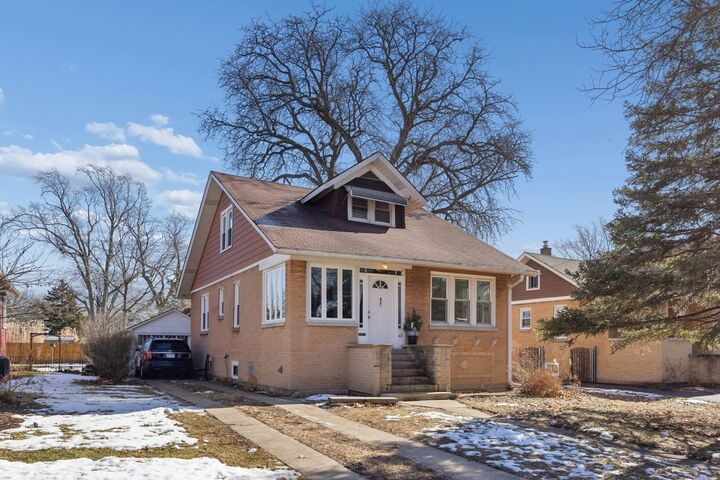 Property Photo:  427 S Cornell Avenue  IL 60181 