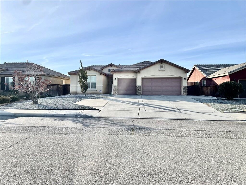 Property Photo:  13953 Tawney Ridge Ln  CA 92394 