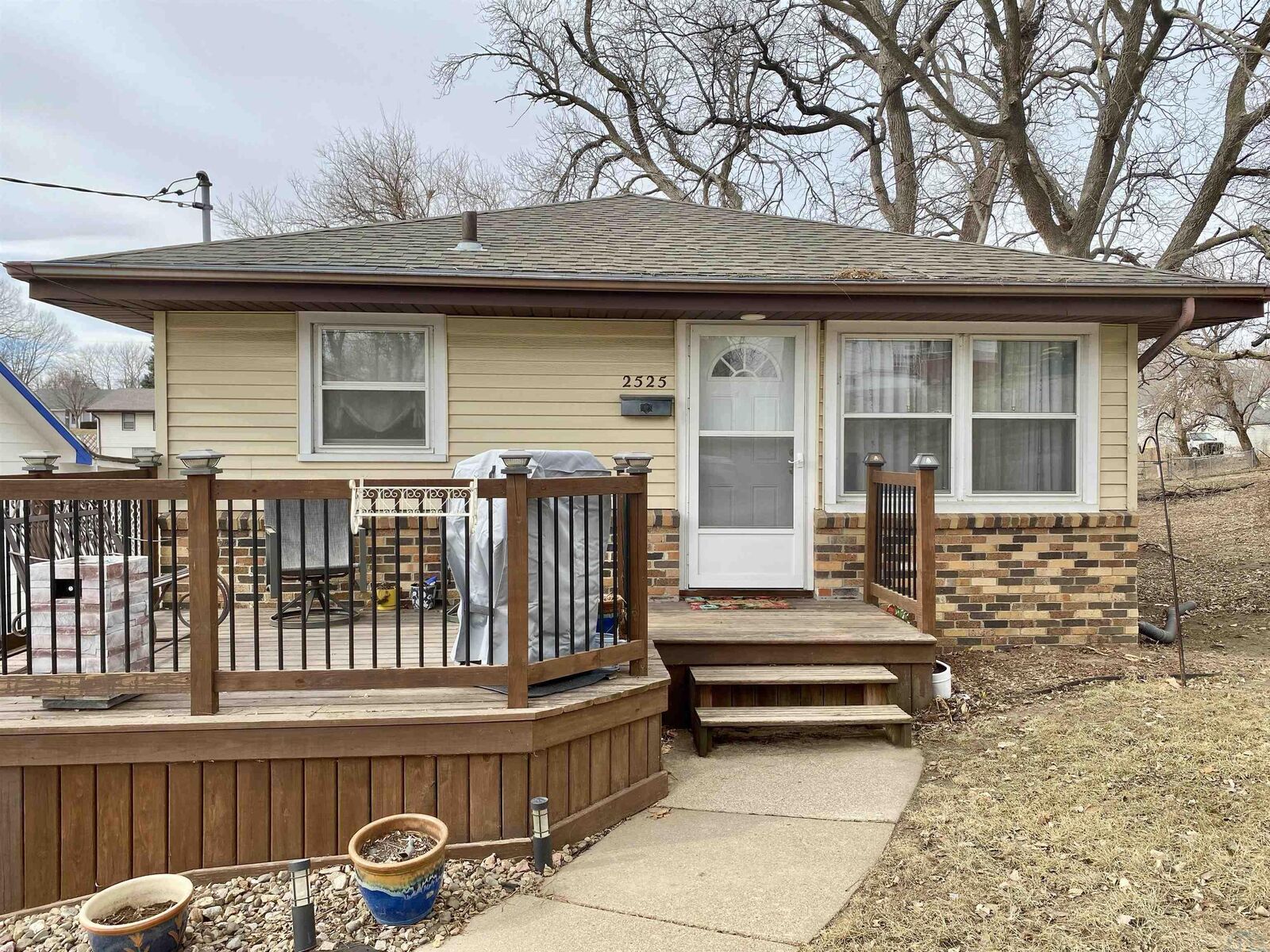 Property Photo:  2525 S Royce St  IA 51106 